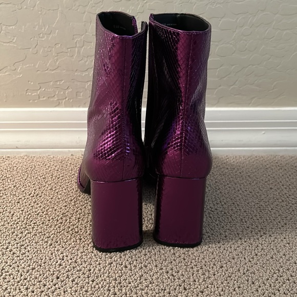 INC Anila ankle boots, metallic purple, size 9-1/2 - Picture 6 of 7